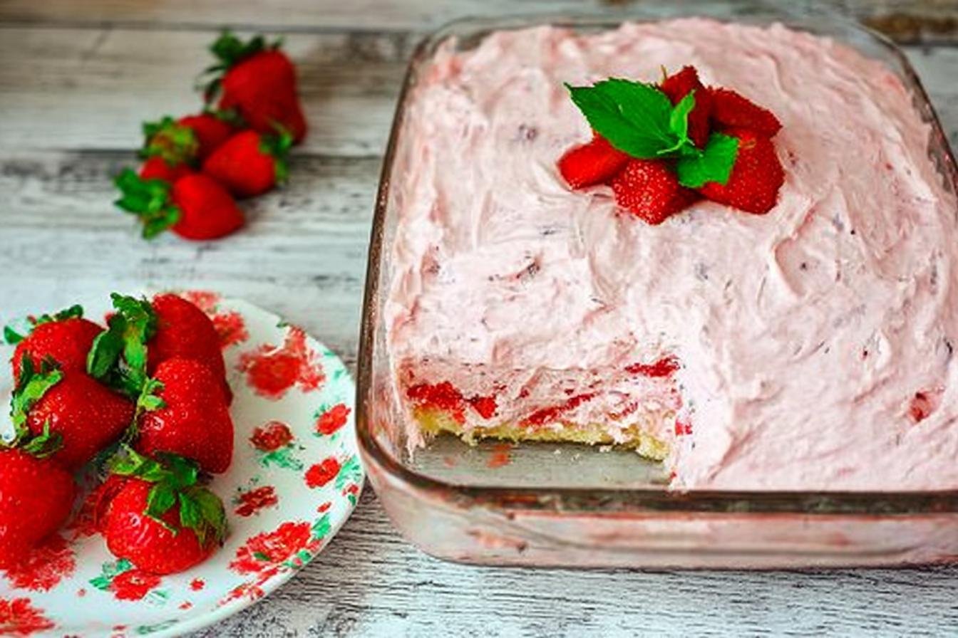 moist strawberry cake