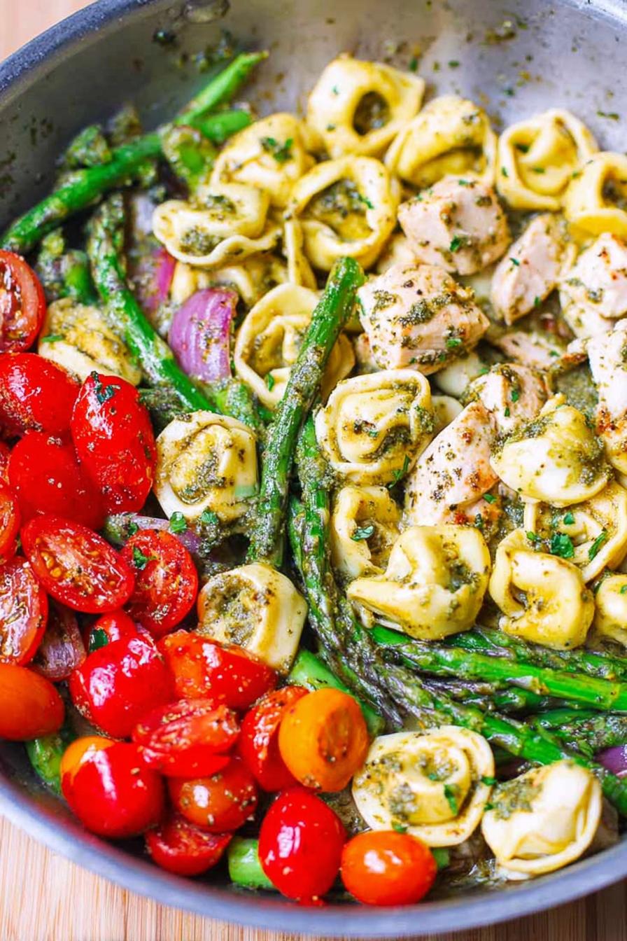 Spring Pesto Chicken Tortellini and Veggies