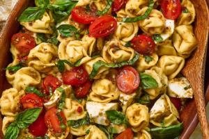 Tortellini Caprese Salad (3)